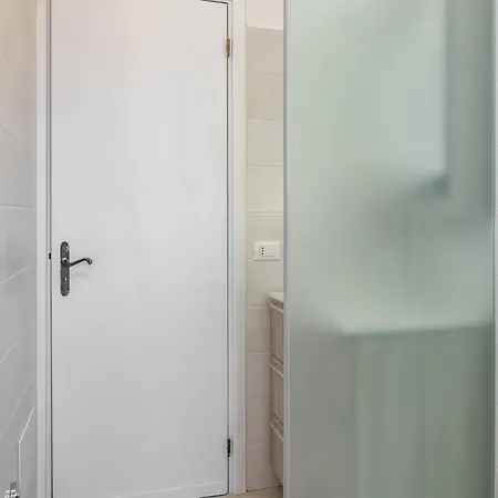 Apartman Host4u - Luminoso E Comodo A Piedi Dal Centro E Stazione Di Imperia, Parcheggio Condominiale - Foeste *