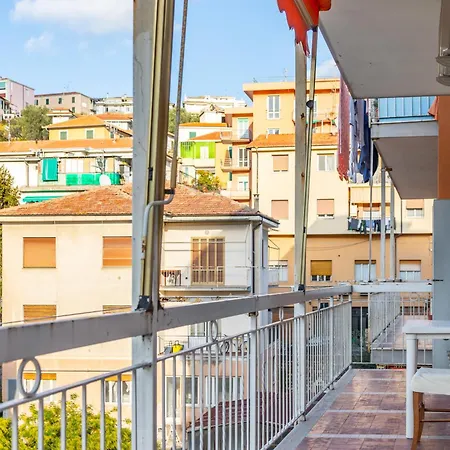 Apartamento Host4u - Luminoso E Comodo A Piedi Dal Centro E Stazione Di Imperia, Parcheggio Condominiale - Foeste