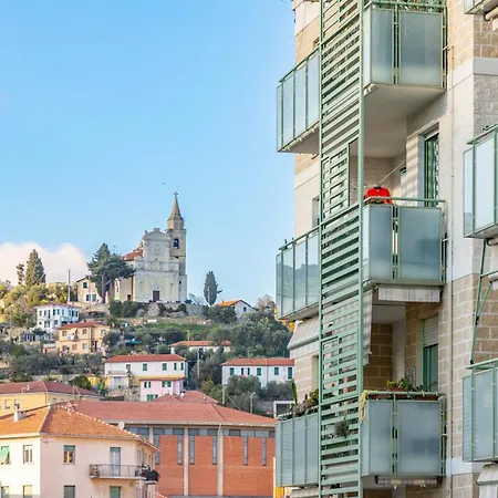 Host4u - Luminoso E Comodo A Piedi Dal Centro E Stazione Di Imperia, Parcheggio Condominiale - Foeste *