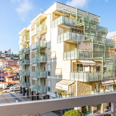 Apartamento Host4u - Luminoso E Comodo A Piedi Dal Centro E Stazione Di Imperia, Parcheggio Condominiale - Foeste