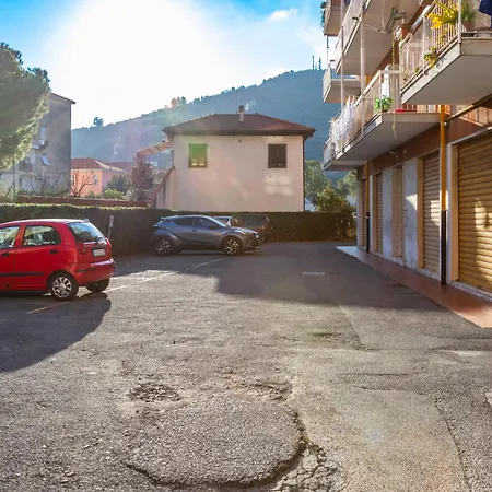 Host4u - Luminoso E Comodo A Piedi Dal Centro E Stazione Di Imperia, Parcheggio Condominiale - Foeste *