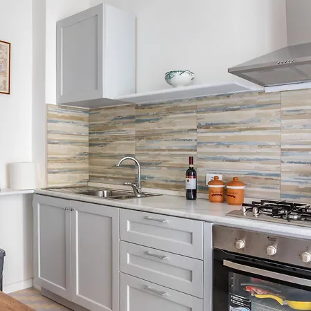 Apartamento Host4u - Luminoso E Comodo A Piedi Dal Centro E Stazione Di Imperia, Parcheggio Condominiale - Foeste *