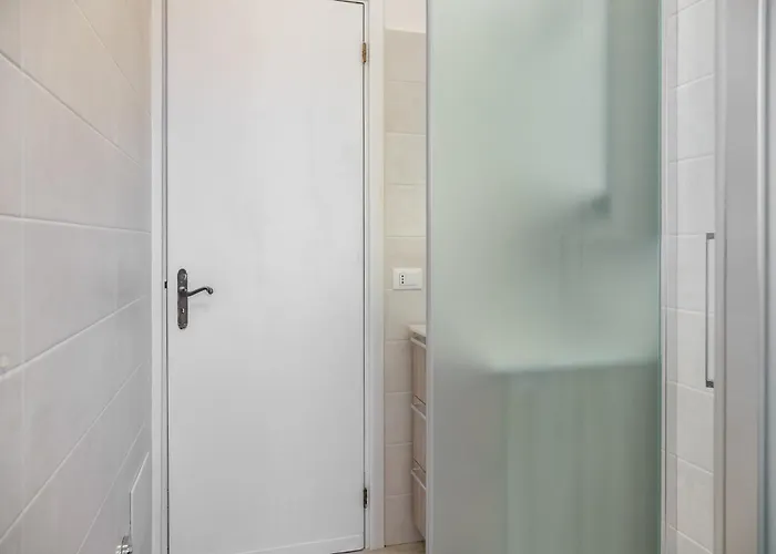 Apartamento Host4u - Luminoso E Comodo A Piedi Dal Centro E Stazione Di Imperia, Parcheggio Condominiale - Foeste *