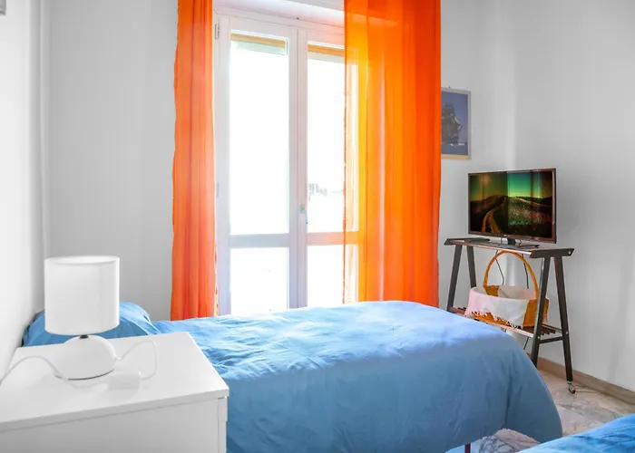 Host4u - Luminoso E Comodo A Piedi Dal Centro E Stazione Di Imperia, Parcheggio Condominiale - Foeste Империя