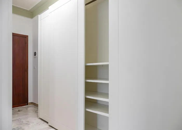 Host4u - Luminoso E Comodo A Piedi Dal Centro E Stazione Di Imperia, Parcheggio Condominiale - Foeste