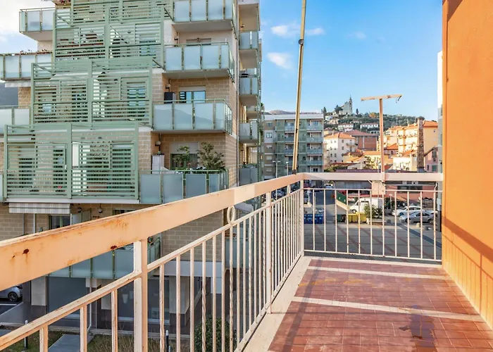 Апартаменты Host4u - Luminoso E Comodo A Piedi Dal Centro E Stazione Di Imperia, Parcheggio Condominiale - Foeste Империя