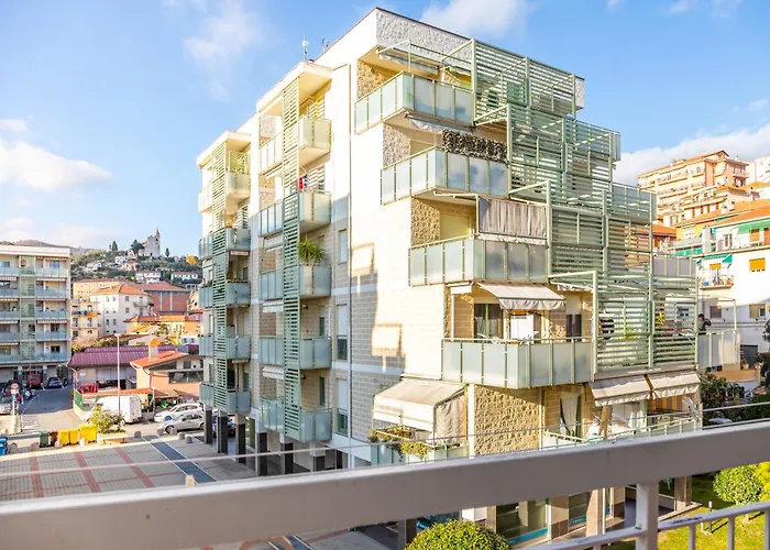 Apartamento Host4u - Luminoso E Comodo A Piedi Dal Centro E Stazione Di Imperia, Parcheggio Condominiale - Foeste