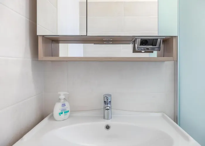 Host4u - Luminoso E Comodo A Piedi Dal Centro E Stazione Di Imperia, Parcheggio Condominiale - Foeste Апартаменты Империя