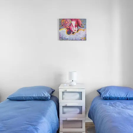 Host4u - Luminoso E Comodo A Piedi Dal Centro E Stazione Di Imperia, Parcheggio Condominiale - Foeste Appartamento