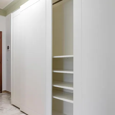 Host4U Imperia - Luminoso Appartamento Comodo A Piedi Dal Centro E Alla Stazione, Parcheggio Condominiale - Foeste