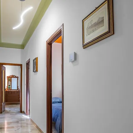 Host4U Imperia - Luminoso Appartamento Comodo A Piedi Dal Centro E Alla Stazione, Parcheggio Condominiale - Foeste Apartment *