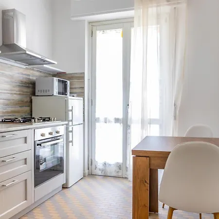 Апартаменты Host4u - Luminoso E Comodo A Piedi Dal Centro E Stazione Di Imperia, Parcheggio Condominiale - Foeste *