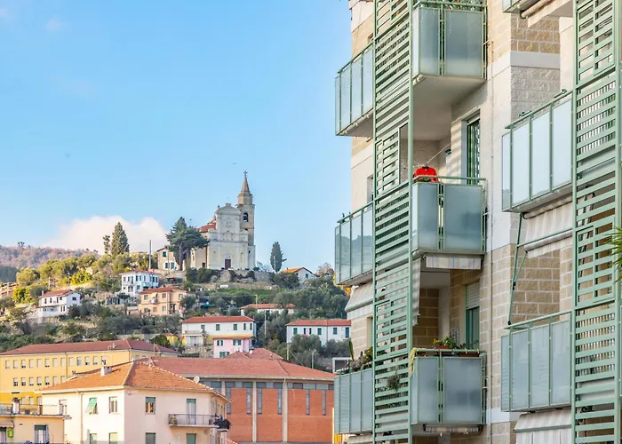 Host4u - Luminoso E Comodo A Piedi Dal Centro E Stazione Di Imperia, Parcheggio Condominiale - Foeste *