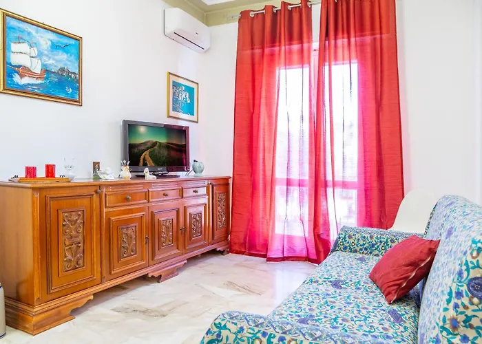 Host4u - Luminoso E Comodo A Piedi Dal Centro E Stazione Di Imperia, Parcheggio Condominiale - Foeste